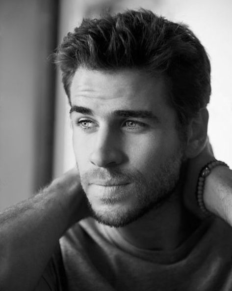 Liam Hemsworth Aesthetic, Men's Health Magazine, Underground Club, Mens Health Magazine, Australian Actors, Liam Hemsworth, Men's Health, Health Magazine, Men’s Health