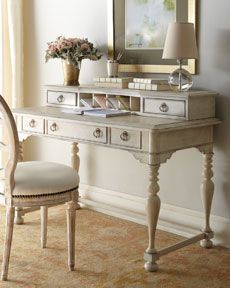 Antique White Desk, Painted Desk, White Desk, Casa Vintage, Matching Chairs, Antique Desk, Study Style, Vintage Desk, Home Desk