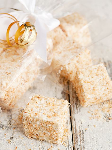 Homemade Toasted Coconut Marshmallows - a perfect holiday gift (or party or wedding favors, too) | Seasons and Suppers Rocky Road Fudge, Homemade Marshmallow Recipe, Flavored Marshmallows, Chocolate Covered Marshmallows, Christmas Candy Recipes, Recipes With Marshmallows, Homemade Marshmallows, Christmas Sweets, Homemade Candies