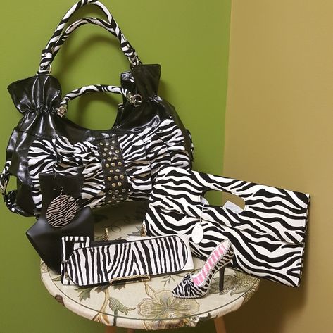 Ladies Fashion Handbag With Zebra Handles Hot Pink Decor, Mcbling Fashion, Printed Purse, Pink Decor, Cute Bags, Ladies Fashion, Dream Room, Zebra Print, Fashion Handbags