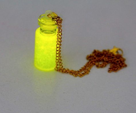 DIY Glow Pendant | Glow Bottle |  Tutorial Glow In The Dark Potion Diy, Potion Necklace Diy, Light Up Potion Bottle Diy, Glow Bottle, Glowing Necklace Pendants, Glow In Dark Necklace, Glowing Potion Bottles, Diy Glow, Glowing Necklace