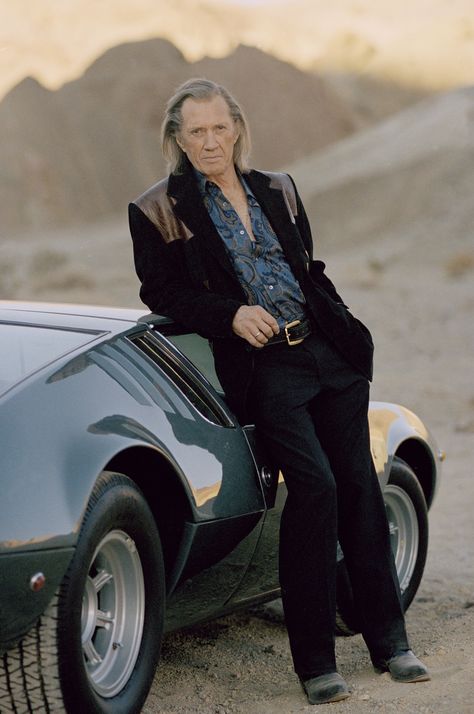 David Carradine in Kill Bill #movies #fashion Kill Bill Movie, David Carradine, Quentin Tarantino Movies, Tarantino Films, Coat For Men, Uma Thurman, Kill Bill, Quentin Tarantino, Plus Size Models