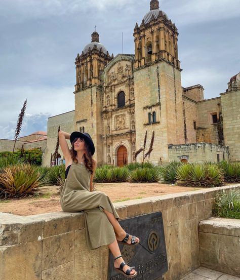 Oaxaca Travel Outfits, Oaxaca Trip Outfit, Oaxaca Vacation Outfits, Oaxaca Quotes, Oaxaca Mexico Outfits, Tequila Mexico Outfit, Mexico Photo Ideas, Mexico City Outfit Ideas, Mexico City Outfit