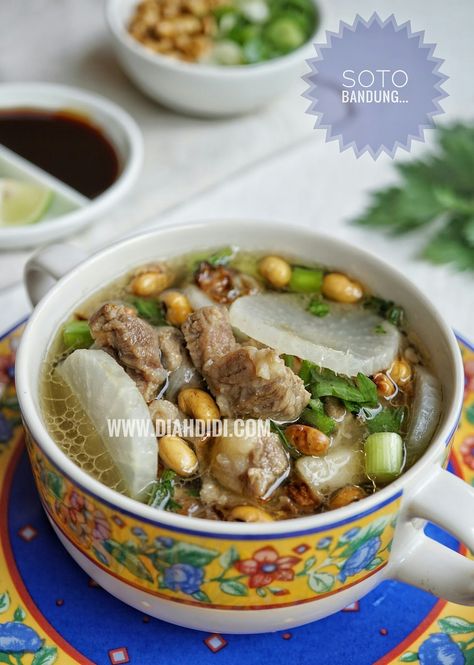 Blog Diah Didi berisi resep masakan praktis yang mudah dipraktekkan di rumah. Soto Bandung, Sup Ikan, Bali Food, Culinary Cooking, Food Receipt, Thai Street Food, Malaysian Food, Chinese Cooking, Avocado Recipes