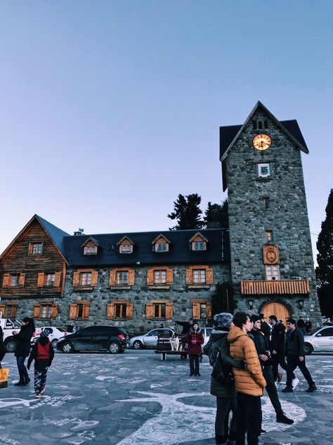 Una caminata invernal por el Centro Cívico de #Bariloche Patagonia Trip, Snow Trip, Ushuaia, Adventure Awaits, Ecuador, Travel Dreams, Family Vacation, Life Is Beautiful, South America