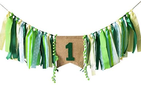 Highchair Birthday Decor, Shrek First Birthday Party, Dinosaur 1st Birthday Party, Highchair Garland, Jungle Theme Birthday Party, Baby Decorations, Jungle Thema, Birthday Highchair, Jungle Theme Birthday