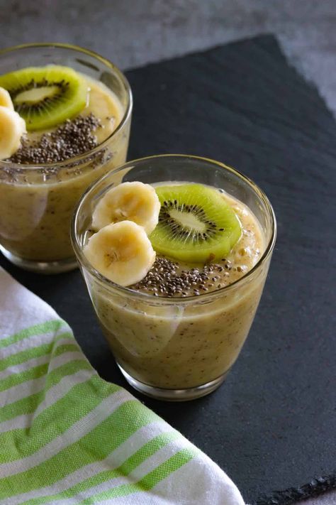 Kiwi Banana Smoothie Smoothie Recipes Kiwi, Kiwi Banana Smoothie, Kiwi Slice, Golden Kiwi, Chia Seed Coconut Milk, Apple Smoothie Recipes, Free Smoothie Recipes, Kiwi And Banana, Paleo Banana