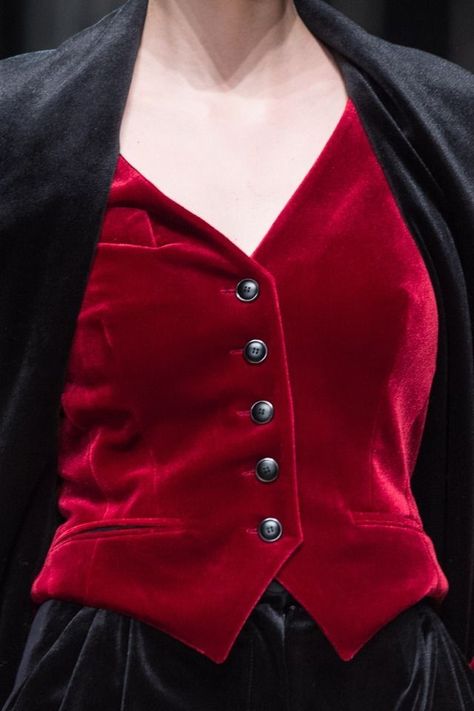 Velvet Vest Women, Velvet Vest, Velvet Fashion, Fashion Design Clothes, Mode Inspiration, Looks Vintage, Sewing Clothes, Look Fashion, Classy Outfits