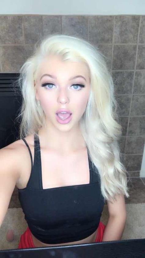 Gray Album Covers, Loren Gray, Eyeliner Tutorial, Emo Girls, Tik Tok, Blonde Hair, Makeup Tutorial, Influencer, Eyeliner