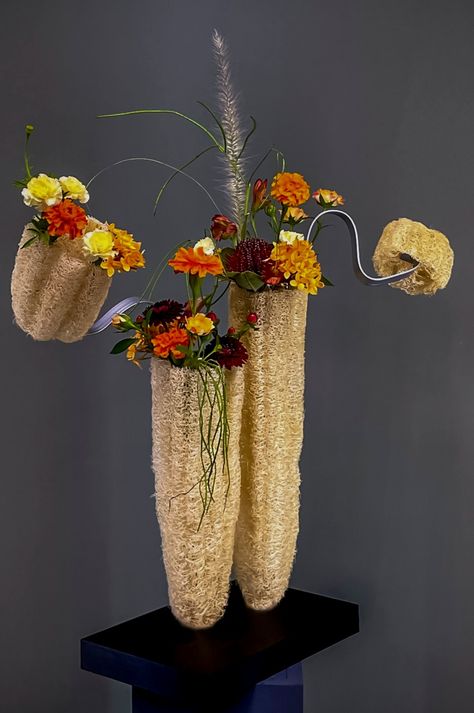 Floral Mechanics, Floral Designs Arrangements, Corporate Flowers, Flower Arrangement Designs, Ikebana Arrangements, Floral Art Design, Creative Flower Arrangements, Flower Vase Arrangements, Test Tubes