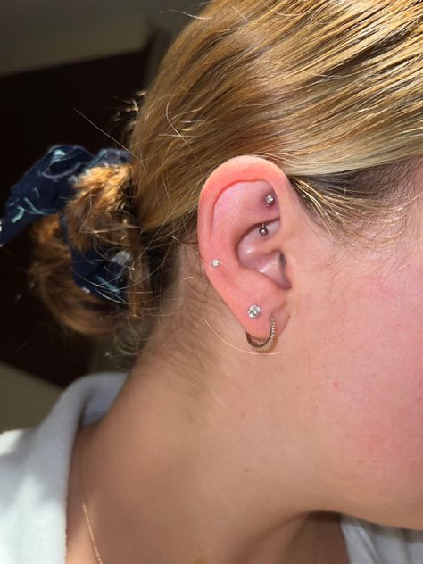 Midway Piercing, Orbital Piercing, Snug Piercing, Uni Style, Piercing Inspo, Jewelry Piercing, Body Jewelry Piercing, Jewelry Fashion Trends, Ear Piercing