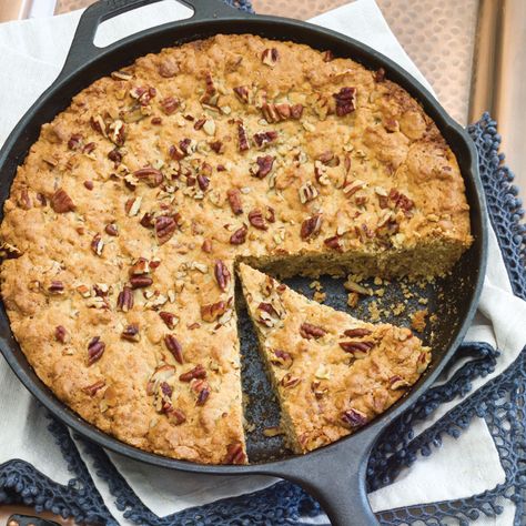 Oatmeal-Pecan Skillet Blondies Blondie Dessert, Skillet Cake, Iron Recipes, Iron Skillet Recipes, Skillet Cookie, Cast Iron Skillet Recipes, Cast Iron Recipes, Oatmeal Cookie, Cast Iron Cooking