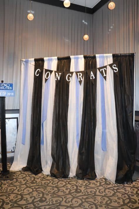 25 Graduation Photo Booth Ideas ~ Instagram Worthy! Graduation Picture Backdrops, Graduation Photo Booth Ideas, Photobooth Graduation, Graduation Party Backdrop Ideas, Grad Party Photo Booth, Party Photo Booth Ideas, Graduation Party Ideas For Guys, Party Backdrop Ideas, Cricut Graduation