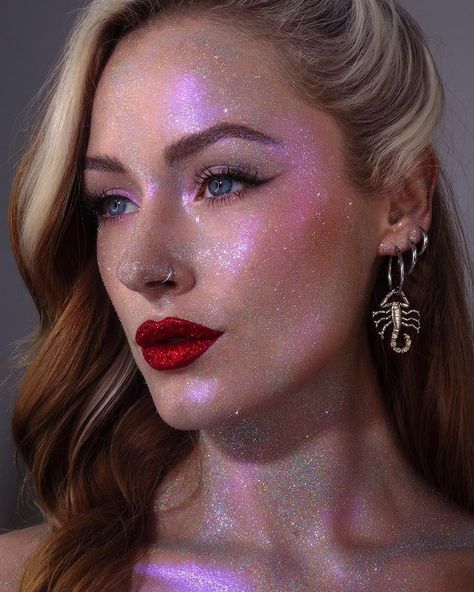 Lineth Gonzalez 💎✨💋🦄🌈💖🌹☄🌟 📍LA (@linethglz) • Instagram photos and videos Tiger Bread, Catch A Falling Star, Falling Star, Treasure Gift, Eye Base, Falling Stars, Eyeshadow Primer, Fairy Dust, Beauty Lover