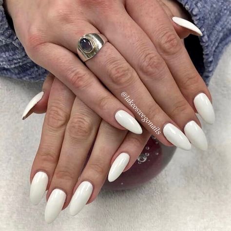 White Nails Dip Powder, White Nails Dip, Almond Nails White, White Short Nails, Bridal Jewelry Indian, White Almond Nails, Nails Dip Powder, Dip Nail Colors, Boho Bridal Jewelry