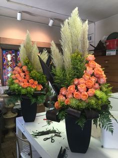 فن النسيج, Hotel Flowers, Gubahan Bunga, Large Floral Arrangements, Altar Flowers, Large Flower Arrangements, Corporate Flowers, Church Flower Arrangements, Creative Flower Arrangements