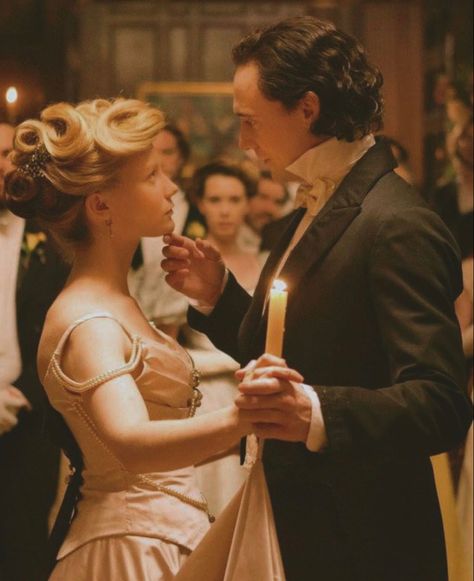 Crimson Peak Movie, Edith Cushing, Tom Hiddleston Crimson Peak, Thomas Sharpe, Mia Wasikowska, Crimson Peak, Thomas William Hiddleston, Gowns Of Elegance, Historical Romance