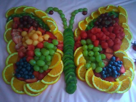 Banana Sushi Rolls, Butterfly Snacks, Fruits Decoration, Fruit Creations, Fruit Platter Designs, Fruit Centerpieces, Decorações Com Comidas, Amazing Food Decoration, Fruit Displays