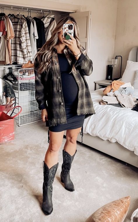 Vegas Outfit, Pregnancy Outfits, Church Outfits, Future Baby, Maternity Fashion, Mom Life, Tshirt Dress, Date Night, Sweater Dress