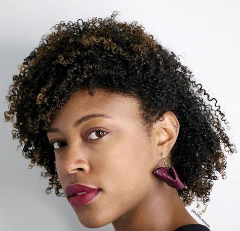 Tips for Caring for Fine Natural Hair | CurlyNikki | Natural Hair Care Natural Hair Highlights, Curly Nikki, Fine Natural Hair, Natural Hair Cuts, Hair Coils, Hair Thinning, Hair Techniques, Hair Guide, Care Care