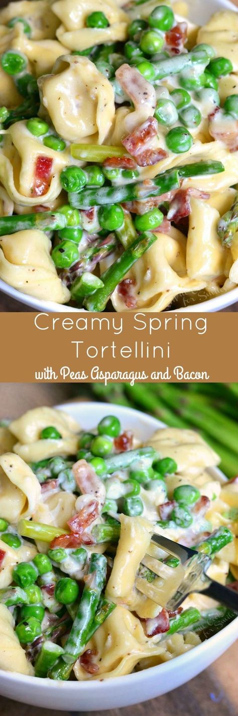 Creamy Spring Tortellini with Peas Asparagus and Bacon. Delicious creamy tortellini dish made comforting with Parmesan cream sauce and crispy bacon and it's also loaded with peas and asparagus. Tortellini With Peas, Low Carb Veggie, Creamy Tortellini, Salad Kale, Parmesan Cream Sauce, Tortellini Recipes, Fettuccine Alfredo, Goulash, Bacon Recipes