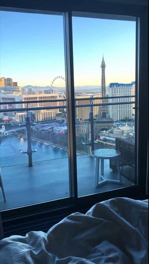 Vegas Cosmopolitan Hotel, Houses In Las Vegas, Las Vegas Apartment Aesthetic, Las Vegas Stories Instagram, Vegas Trip Aesthetic, The Cosmopolitan Las Vegas, Las Vegas Lifestyle, Las Vegas Houses, Cosmopolitan Vegas