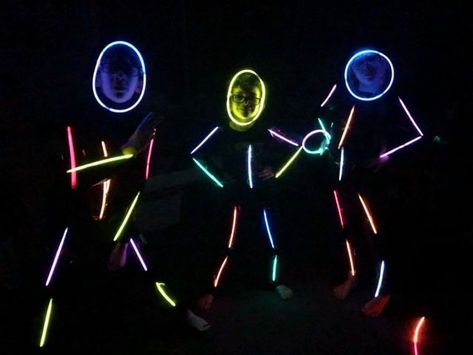 Diy Glow Party Ideas, Bday Party Boy, Diy Minecraft Birthday Party, Glow Party Decorations, Glow Theme Party, Winter Light Festival, Sleepover Party Games, Kids New Years Eve, Glow In Dark Party