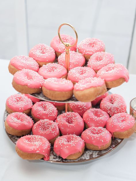 Pink Party Foods, Pink Sweet 16, Barbie Theme Party, Pink Desserts, Barbie Birthday Party, Pink Birthday Party, Barbie Theme, Pink Donuts, Birthday Brunch