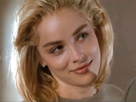 Sharon Stone Makeup, Sharon Stone Aesthetic, Sharon Stone 90s, Sharon Stone Hair, Sharon Stone Basic Instinct, Catherine Tramell, Hulk Character, Beatiful People, Michael Douglas