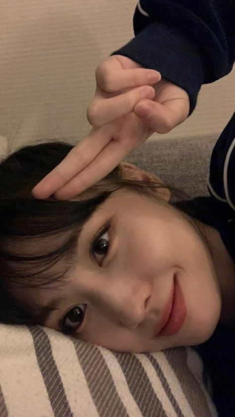 momo pics ! on Twitter: "she really is the prettiest… " Sana Minatozaki, Best Duos, Hirai Momo, Crazy Love, Cheer Up, Feeling Special, Extended Play, Reality Show, My Only Love