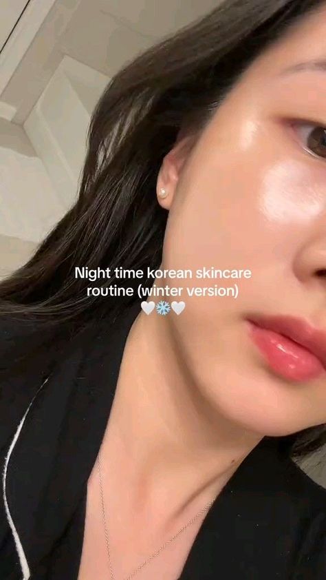 Winter Bliss: Nighttime Korean Skincare Ritual 🌙✨ Night Korean Skincare Routine, Hydrating Korean Skincare, Korean Glow Up, Korean Night Routine, Korean Night Cream, Asian Skin Care Routine, Korean Essence, Night Face Mask, Winter Routine