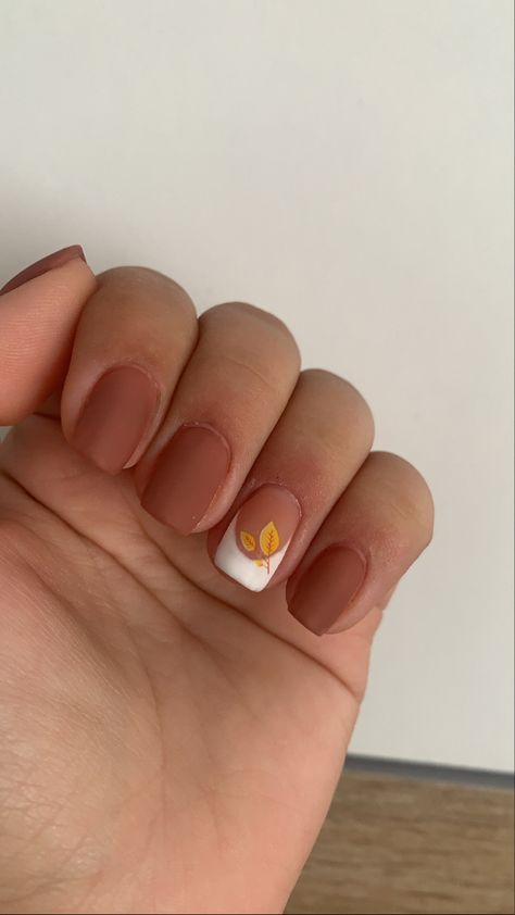 Autumn Themed Nails, Fall Themed Nails Autumn, Cute Autumn Nails, Nail Colors Autumn, Autumn Nail Colors, Nail Designs Autumn, Nail Autumn, Autumn Nail Designs, Autumn Nail Art