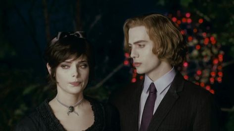 alice et jasper Jasper Twilight, Alice Twilight, The Twilight Saga Eclipse, Alice And Jasper, Twilight Saga Books, Vampire Twilight, Jasper Hale, Jackson Rathbone, Twilight Funny