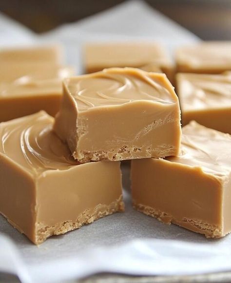 Old Fashioned Peanut Butter Fudge, Best Peanut Butter Fudge, Potluck Recipes Dessert, Creamy Peanut Butter Fudge, Holiday Fruit Cake, Peanut Butter Fudge Recipes Easy, Microwave Peanut Butter Fudge, Butter Fudge Recipe, Christmas Pudding Recipes