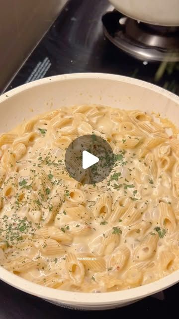 Garlic Parm Pasta, Easy Meals Dinner, Parm Pasta, 20 Minute Meals, Pasta Parmesan, Lazy Dinner, Lazy Dinners, Pasta Easy, Meals Dinner