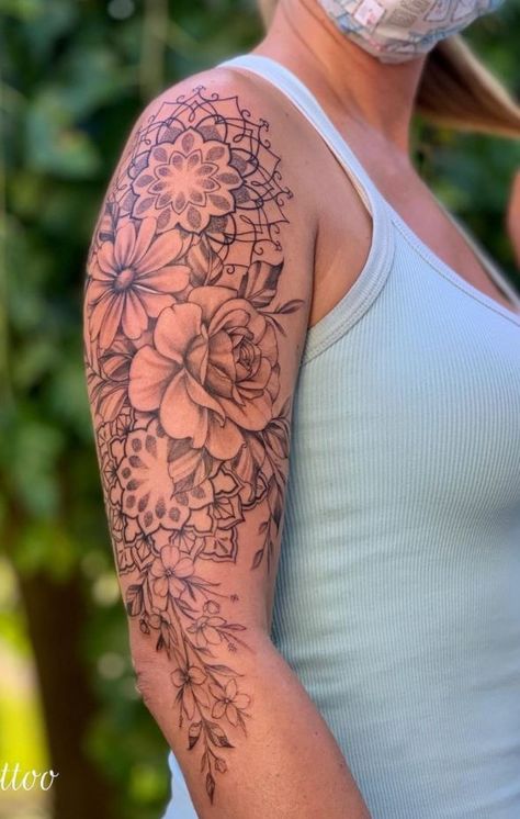 Floral Sleeve With Hummingbird, Dark Floral Sleeve Tattoos For Women, Cute Tattoos Shoulder, Floral Disney Tattoo, Tattoo Wade, Tattoo Ideas Sleeve, Tattoos Shoulder, Floral Arm Tattoo, Shoulder Cap Tattoo