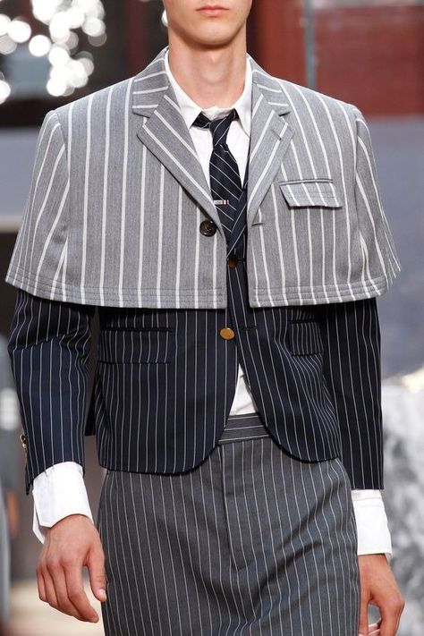 Thom Browne Menswear, Minimalist Fashion Men, Menswear Accessories, Mens Fashion Inspiration, Layered Fashion, Menswear Fashion, Menswear Collection, Mens Fashion Summer, Vogue Paris