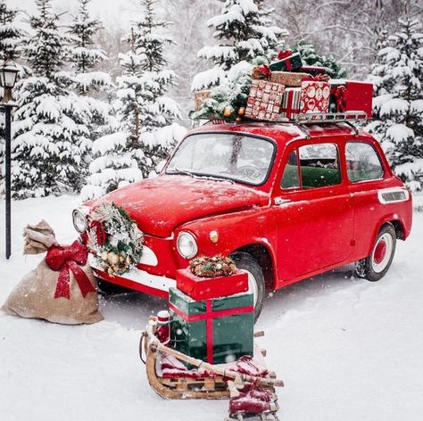 Christmas Event Ideas, Fiat 500e, Christmas Poses, Christmas Shoot, Christmas Event, Design Fails, Christmas Events, Christmas Cup, Christmas Car