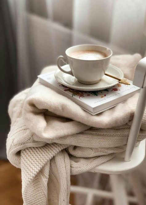 Chair Aesthetic Photography, Cozy Aesthetic, Cozy Vibes, Beige Aesthetic, Coffee And Books, Winter Aesthetic, Book Photography, Cup Of Coffee, Scandinavian Style