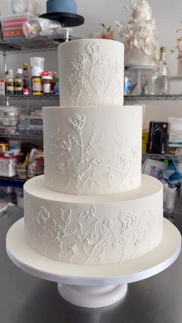 Lace Piping Cake, Wedding Cakes Fairytale, Embossed Wedding Cake, Wedding Buttercream Cake, Simple Romantic Wedding Cake, Wedding Cake With Vines, Lace Cake Designs, Modern Wedding Cake Unique, Plain White Wedding Cake