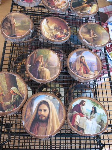 Primary Christmas Gifts, Relief Society Christmas, Super Saturday Crafts, Lds Christmas, Ward Christmas Party, Easter Tree Ornaments, Christ Centered Christmas, Log Slices, Tree Slices