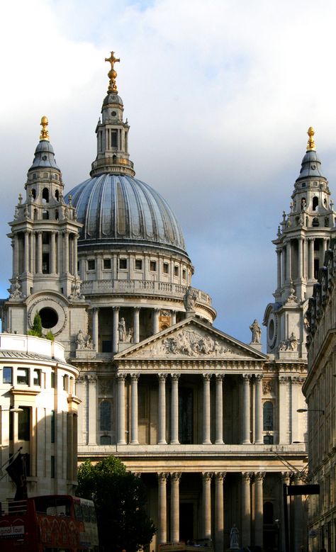 St Pauls 2 Historical Architecture Buildings, European Buildings, St. Paul’s Cathedral, Classical Building, Old Architecture, Building Aesthetic, British Architecture, St Paul's Cathedral, Watercolor Architecture