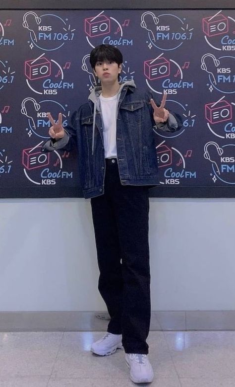 Skz Seungmin, Outfit Inspired, Kim Seungmin, Asian Boys, Outfits Casual, Stray Kids, Denim Jacket, Outfit Ideas, Fashion Inspo