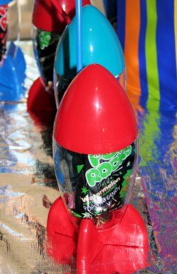 Rocket (space) party favors Space Birthday Favors, Nasa Party, Space Favors, Rocket Ship Party, Space Jam Theme, Space Party Favors, Planet Birthday, Planet Party, Rocket Party