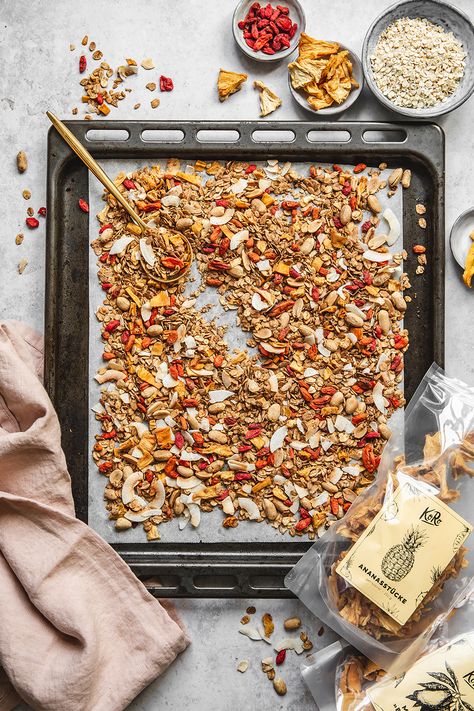 Peanut Granola, Healthy Packaged Snacks, Sugar Free Cereal, Healthy Food Photography, Granola Recipe Homemade, Breakfast Specials, Granola Breakfast, Packaged Snacks, Crunchy Granola