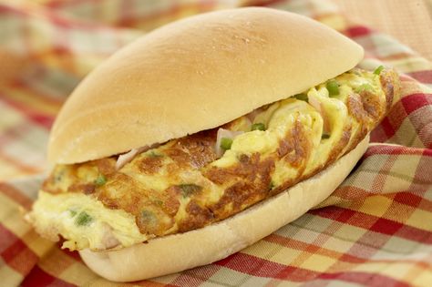 Western Sandwich Western Sandwich, Ham And Egg Sandwich, Clubhouse Sandwich, Omelette Sandwich, Sandwich Hacks, Resep Sandwich, Egg Sandwich Recipe, Monte Cristo Sandwich, Brunch Eggs