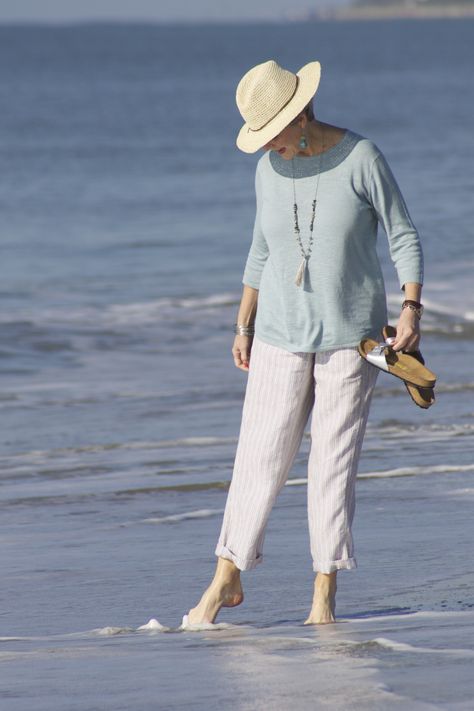 Beth from @bdjalali spends time by the beach in her J.Jill breezy linen and cotton pullover with her J.Jill striped linen drawstring-waist pants. She accessorizes with her J.Jill straw hat and J.Jill tasseled semiprecious necklace. Coastal Grandma Outfits, Sailing Clothes, Coastal Clothes, Grandmother Style, Walking Along The Beach, Beth Djalali, Sand Clothes, 60 Outfits, Style At A Certain Age