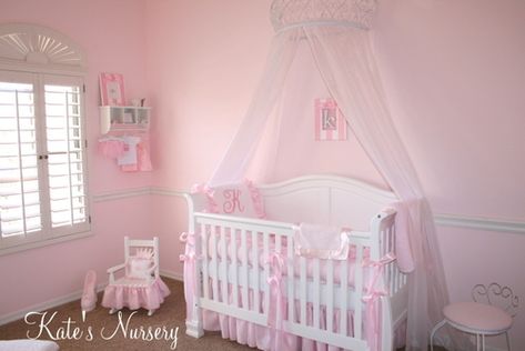 pink pink pink! Words cannot express how much I want a girl that I won't ever have. Colecho Ideas, Pink Baby Room, Princess Canopy Bed, Princess Nursery, Kind Photo, Crib Canopy