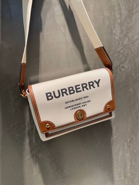 #burberry Burberry Purses, Burberry Purse, Ootd Women, Luxury Bags Collection, Luxury Purses, Girly Accessories, Cross Bag, Travel Items, Black Tote