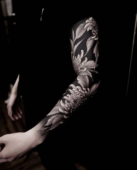 Japanese Ink (@japanese.ink) posted on Instagram • Aug 10, 2021 at 12:10am UTC Neo Japanese Tattoo Sleeve, Tato Maori, Black Sleeve Tattoo, Mangas Tattoo, Flower Reference, Japanese Flower Tattoo, Chrysanthemum Tattoo, Realistic Tattoo Sleeve, Blackout Tattoo